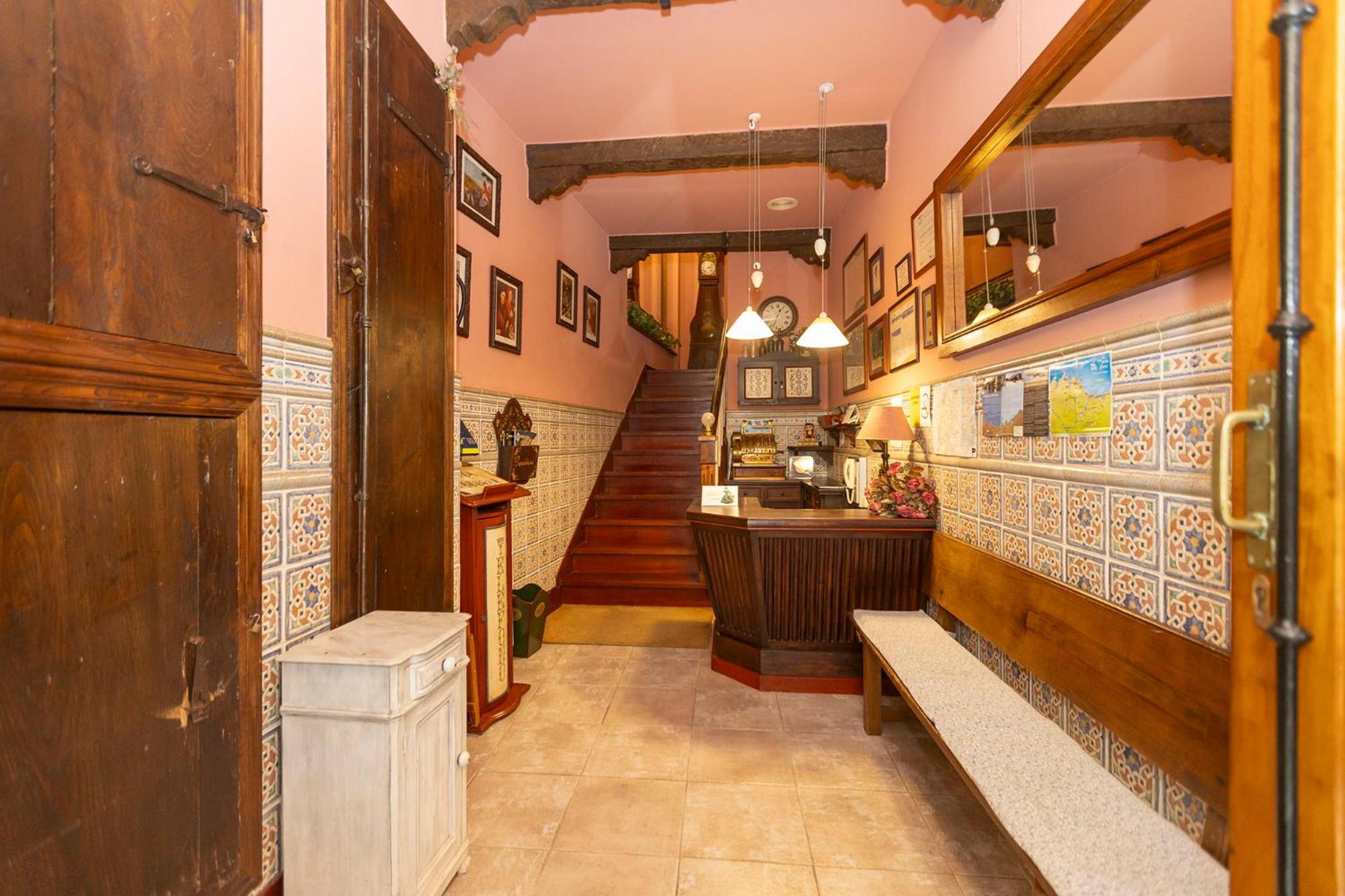Escuder Apartamentos Turisticos Ribadeo Esterno foto