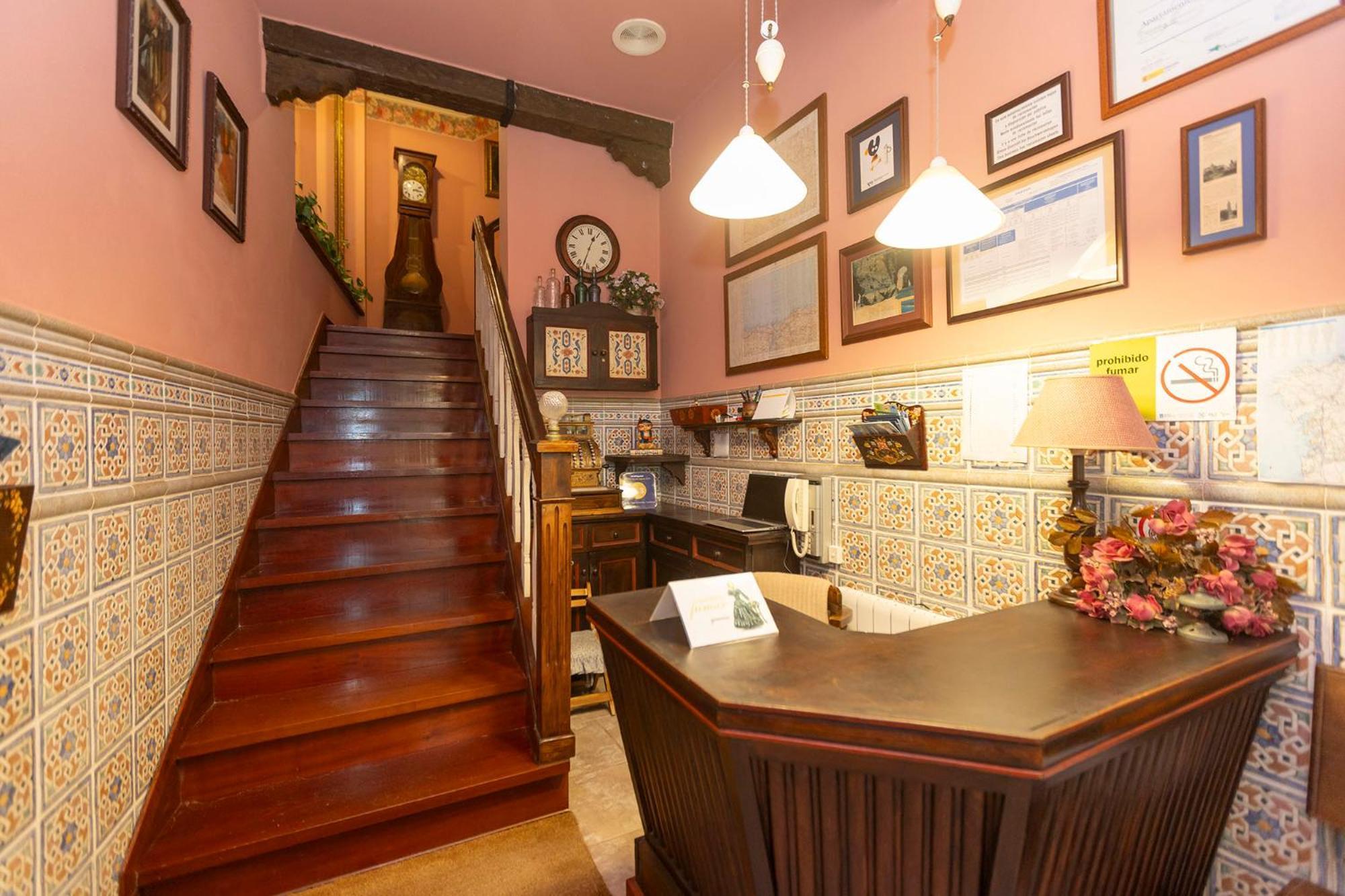 Escuder Apartamentos Turisticos Ribadeo Esterno foto
