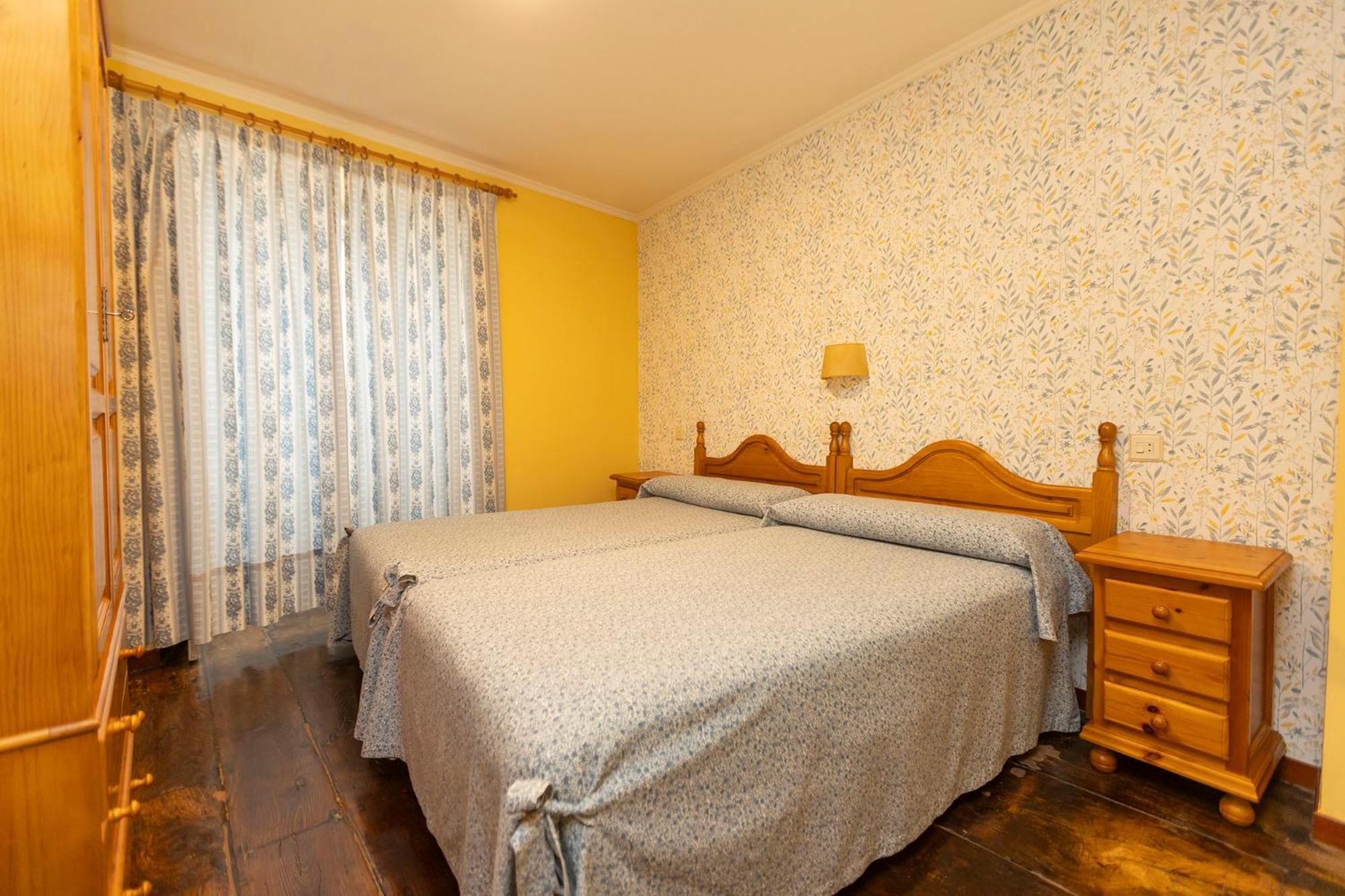 Escuder Apartamentos Turisticos Ribadeo Esterno foto