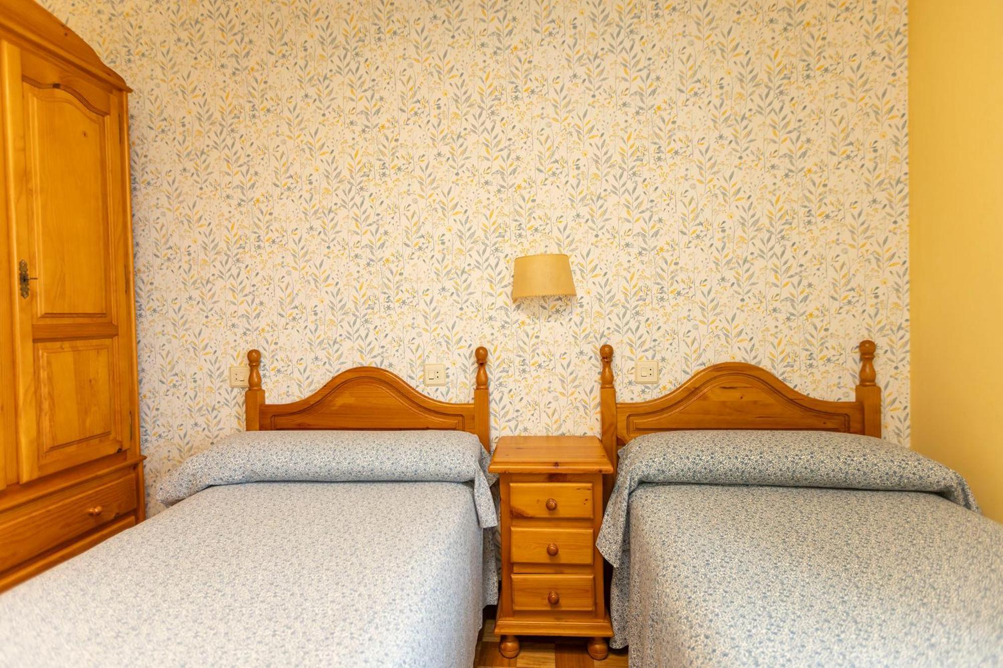 Escuder Apartamentos Turisticos Ribadeo Esterno foto