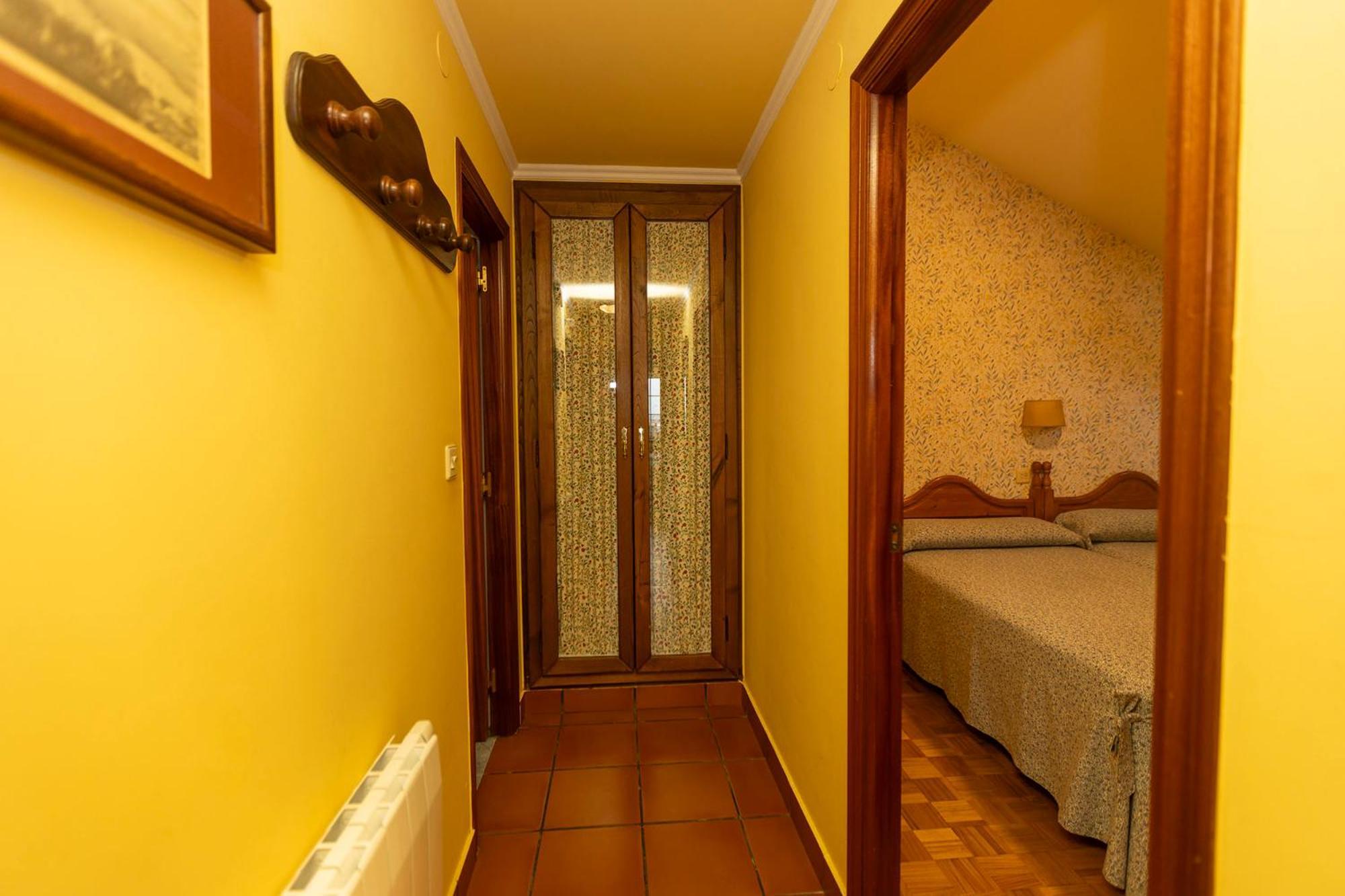 Escuder Apartamentos Turisticos Ribadeo Esterno foto