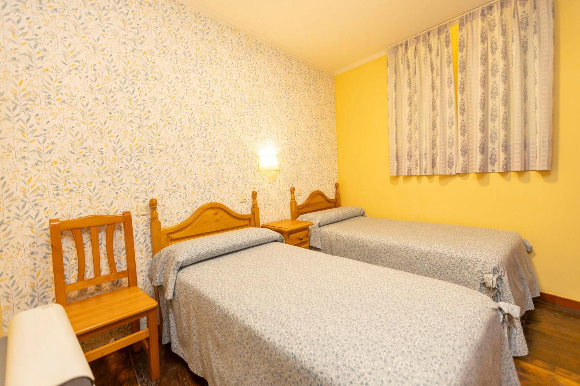 Escuder Apartamentos Turisticos Ribadeo Esterno foto
