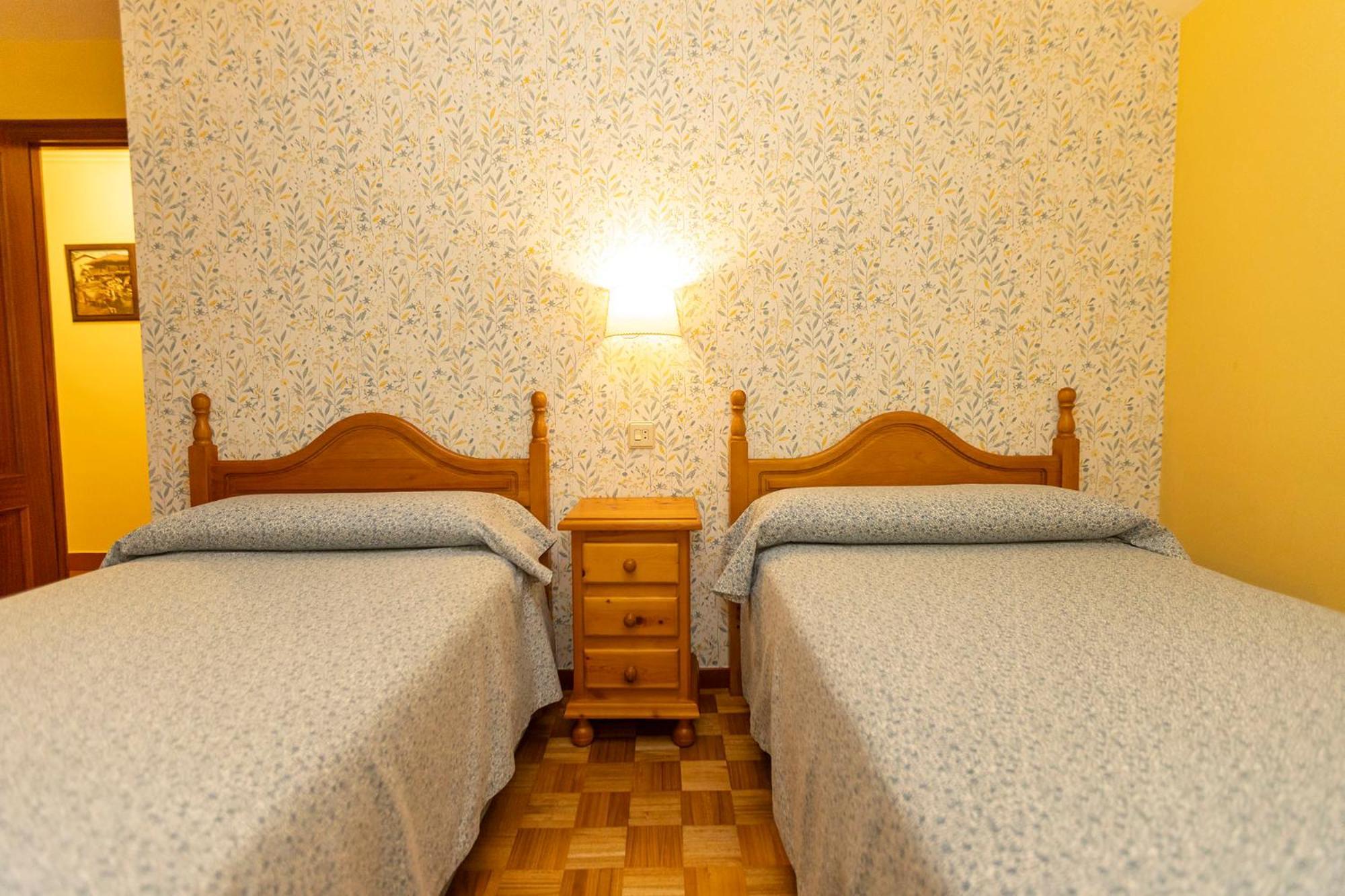 Escuder Apartamentos Turisticos Ribadeo Esterno foto